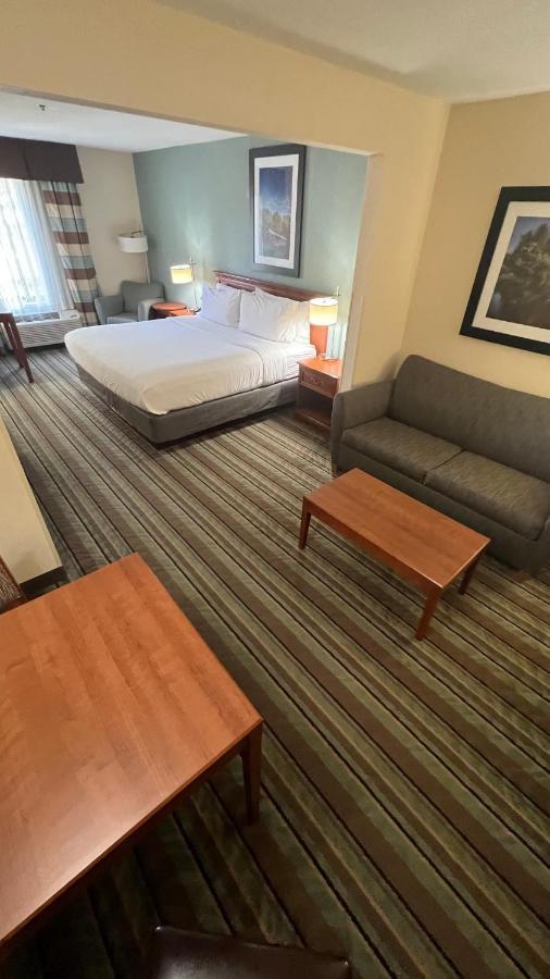 Holiday Inn Express & Suites Salamanca, An Ihg Hotel מראה חיצוני תמונה