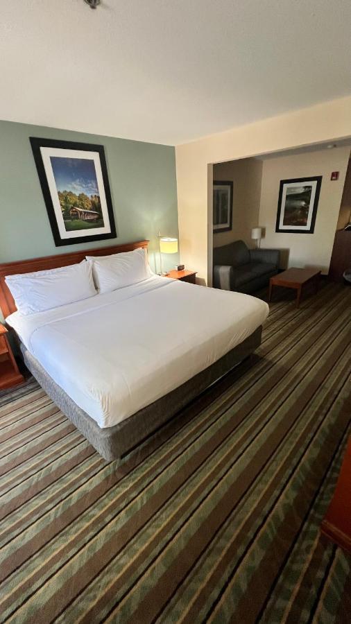 Holiday Inn Express & Suites Salamanca, An Ihg Hotel מראה חיצוני תמונה